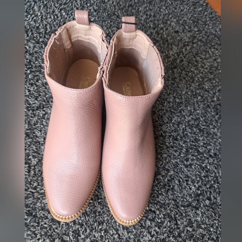Catherine Malandrino light Mauve ankle boots.